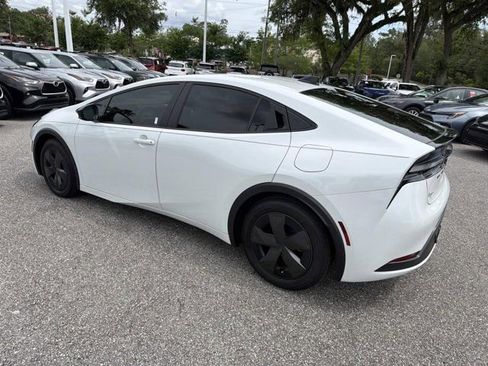 Used 2026 Toyota Prius Plug-In Hybrid FWD image 4
