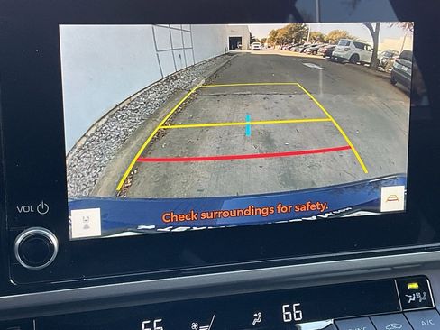 Used 2025 Toyota Camry SE image 31