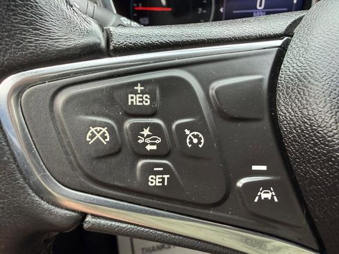 Used 2019 Chevrolet Equinox LT w/ Driver Convenience Package image 13