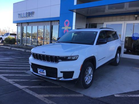 Used 2023 Jeep Grand Cherokee L Laredo image 1