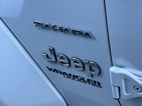 Used 2018 Jeep Wrangler Unlimited Sahara AWD/4WD image 25