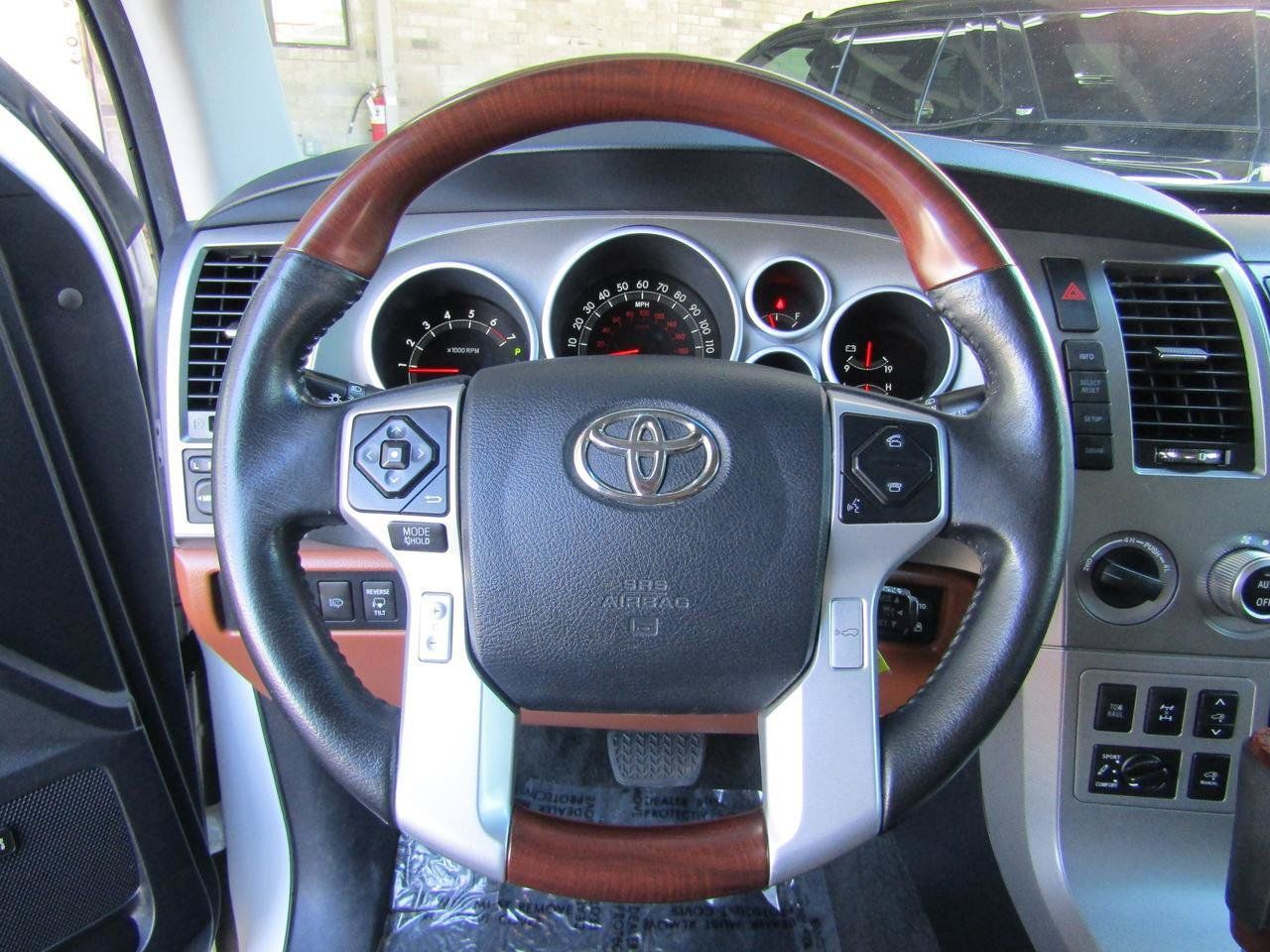 Used 2016 Toyota Sequoia Platinum AWD/4WD image 18