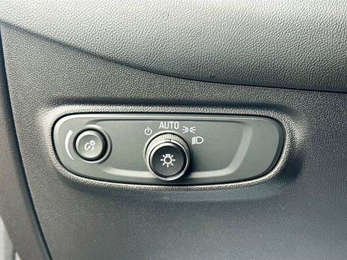 Used 2022 Chevrolet Equinox LT w/ Driver Convenience Package FWD image 10