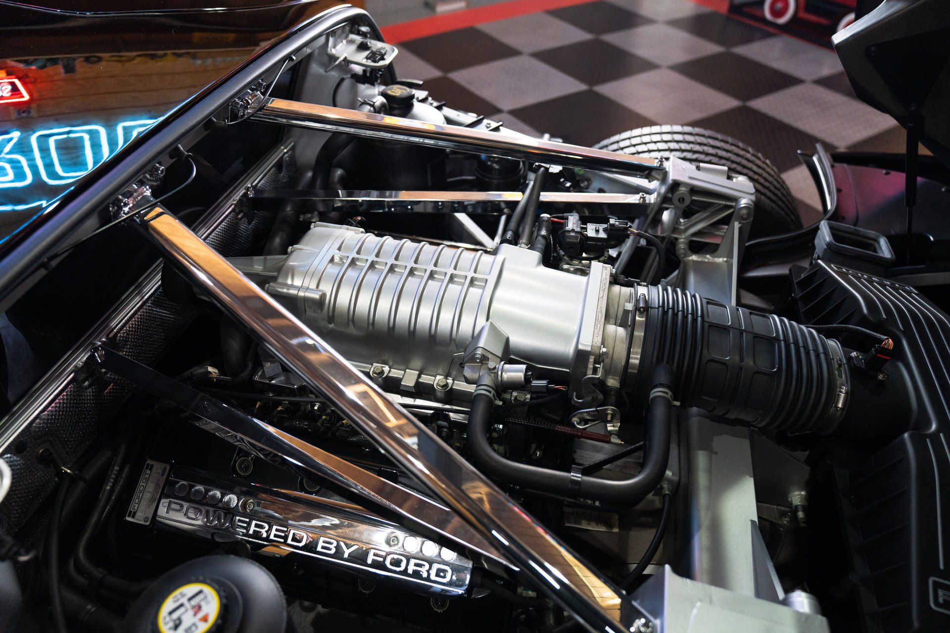 Used 2006 Ford GT RWD image 3