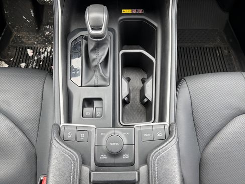 Used 2025 Toyota Grand Highlander AWD image 21