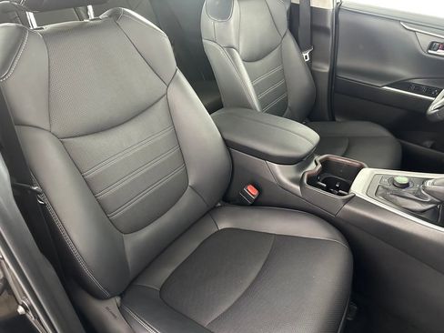 Used 2022 Toyota RAV4 Limited image 30