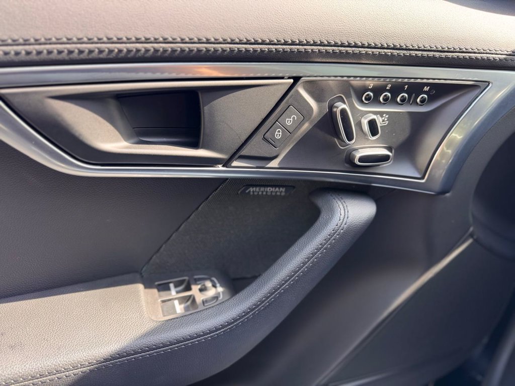 Used 2020 Jaguar F-TYPE Coupe RWD image 13