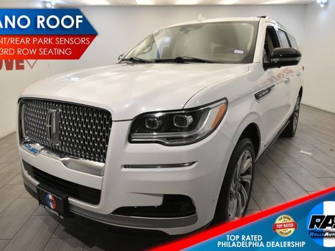 Used 2022 Lincoln Navigator Reserve image 1