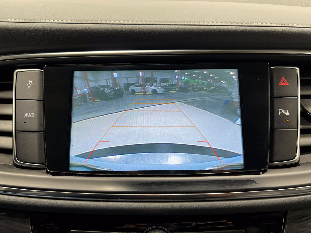 Used 2018 Buick Enclave Essence AWD/4WD image 11