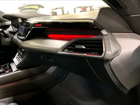 Used 2024 Audi e-tron GT Premium Plus image 19