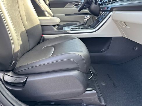 Certified 2023 Kia Carnival LX image 13