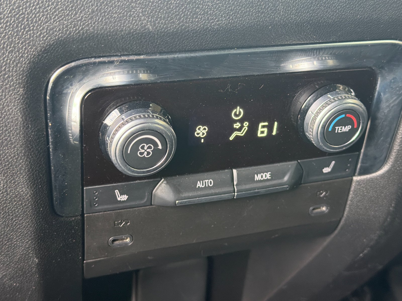 Used 2025 GMC Yukon XL Denali AWD/4WD image 36