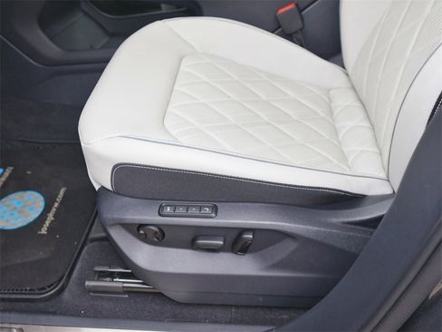 Used 2025 Volkswagen Atlas Cross Sport SEL Premium R-Line image 13