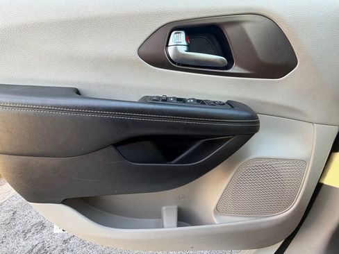 Certified 2022 Chrysler Voyager LX image 32