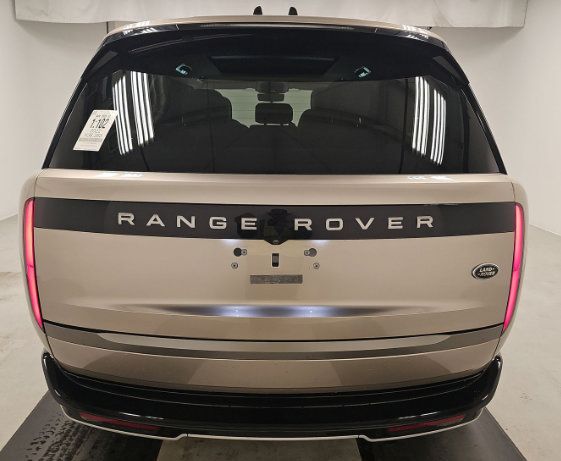 Used 2022 Land Rover Range Rover Long Wheelbase SE AWD/4WD image 4