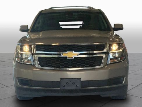 Used 2017 Chevrolet Suburban LT RWD image 3