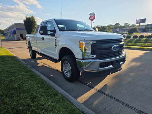 Used 2018 Ford F250 XL w/ Power Equipment Group AWD/4WD image 4