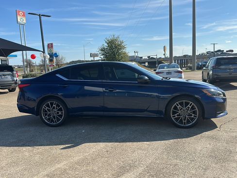 Used 2023 Nissan Altima 2.0 SR image 9