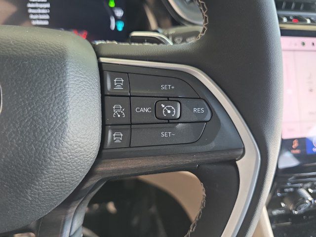 Used 2023 Jeep Grand Cherokee 4WD 4xe image 16