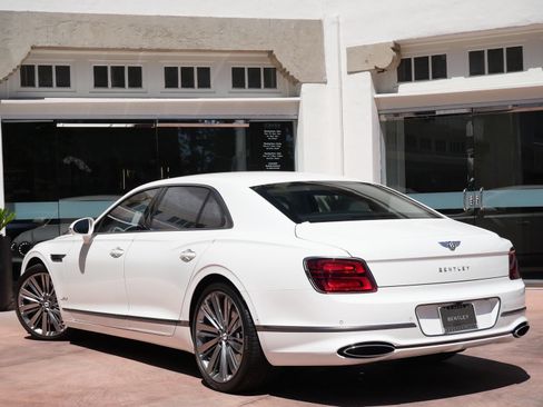 Used 2024 Bentley Flying Spur W12 AWD/4WD image 3