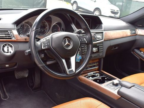 Used 2013 Mercedes-Benz E 350 BlueTEC Sedan image 3