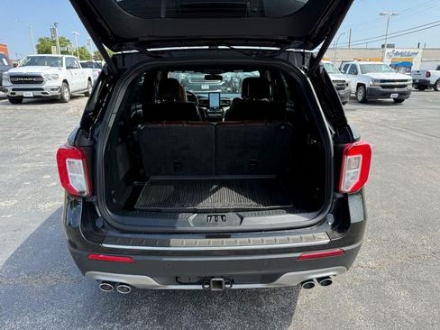 Used 2023 Ford Explorer Platinum w/ Technology Package AWD/4WD image 8