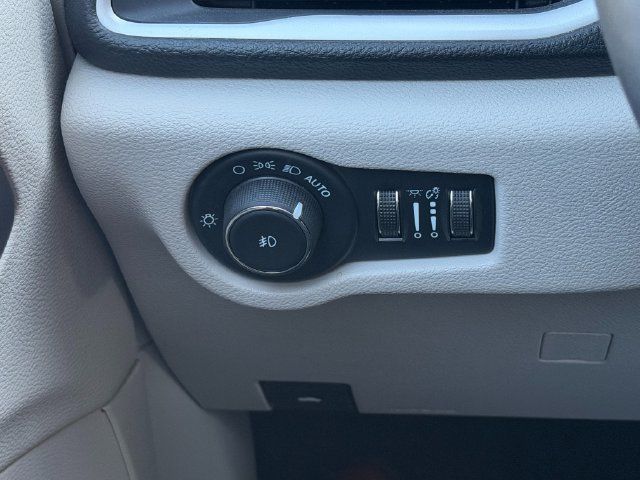 Used 2024 Chrysler Pacifica Limited FWD image 22