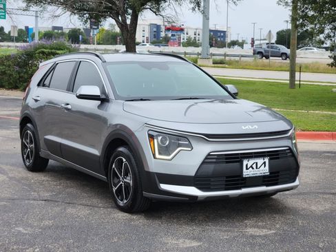 Certified 2024 Kia Niro EX FWD image 3