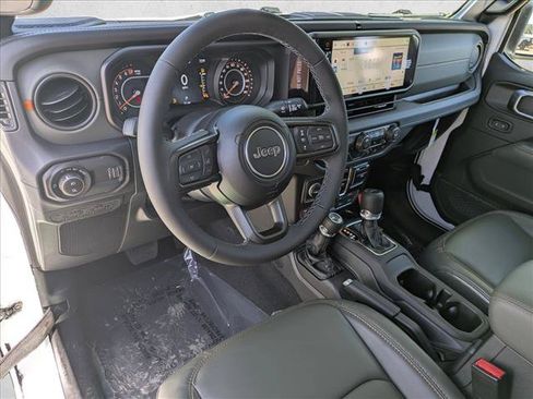 New 2026 Jeep Gladiator Mojave w/ Steel Bumper Group AWD/4WD image 3