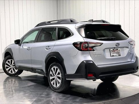 Used 2023 Subaru Outback Premium image 12