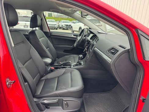 Used 2017 Volkswagen Golf Alltrack S image 32