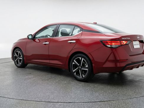 Used 2025 Nissan Sentra SV image 6