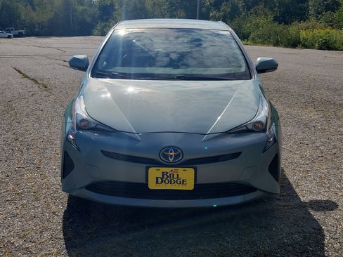 Used 2017 Toyota Prius Two w/ Prius Two Safety Plus Package FWD image 2