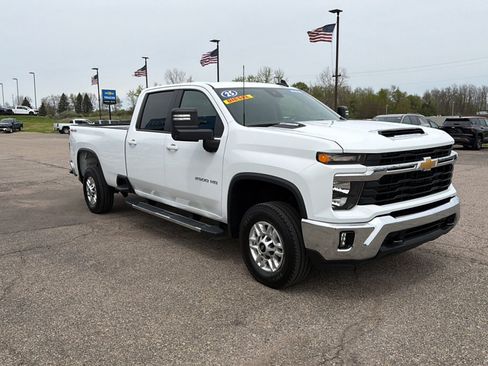 Used 2025 Chevrolet Silverado 2500 LT w/ Convenience Package AWD/4WD image 3