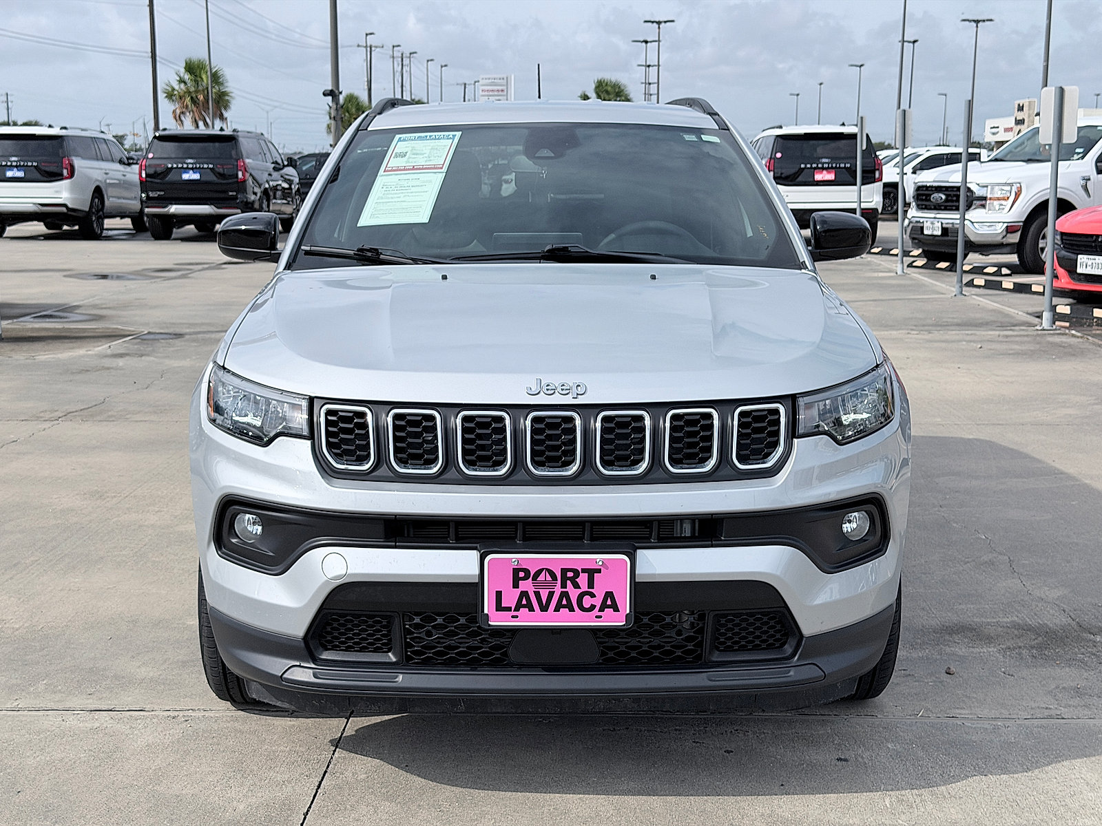 Used 2024 Jeep Compass Latitude AWD/4WD image 2