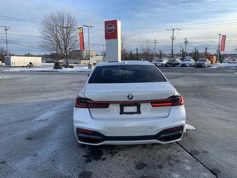 Used 2020 BMW 740i w/ M Sport Package image 6
