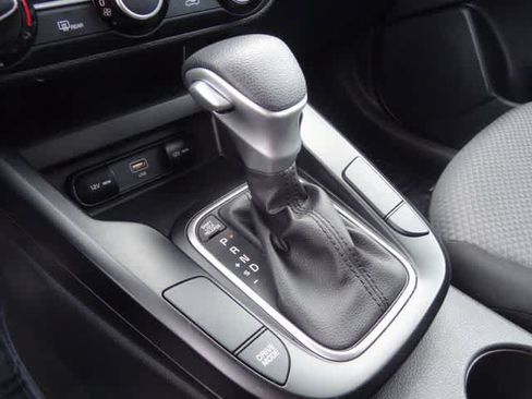 Used 2025 Kia Soul LX w/ LX Technology Package FWD image 24