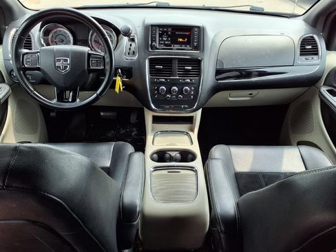 Used 2017 Dodge Grand Caravan SXT FWD image 10