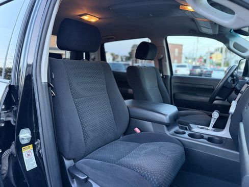 Used 2010 Toyota Tundra 4x4 CrewMax image 16