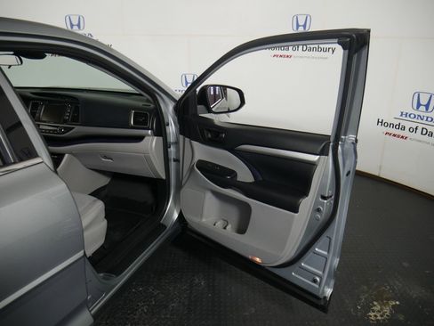 Used 2019 Toyota Highlander Plus w/ Protection Package #3 image 7