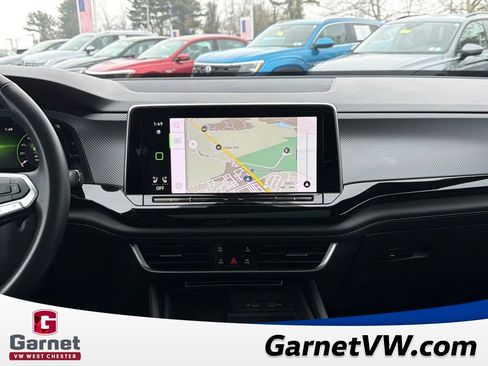 Used 2024 Volkswagen Atlas Cross Sport SEL R-Line image 19