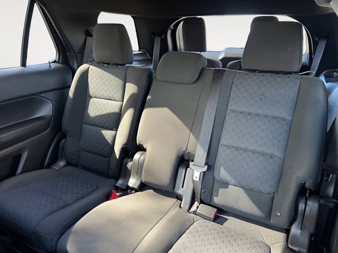 Used 2015 Ford Explorer XLT image 13