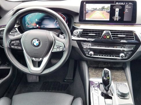 Used 2023 BMW 530i w/ Premium Package RWD image 27
