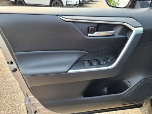 Used 2023 Toyota RAV4 SE image 7