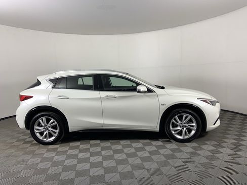 Used 2017 INFINITI QX30 Premium w/ Navigation Package image 2