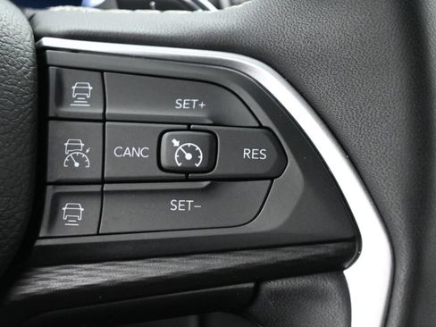 Used 2024 Jeep Grand Cherokee Altitude AWD/4WD image 7