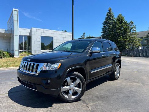 Used 2013 Jeep Grand Cherokee Overland w/ Advance Technology Group AWD/4WD image 3