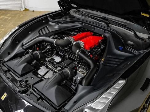 Used 2015 Ferrari California T RWD image 52