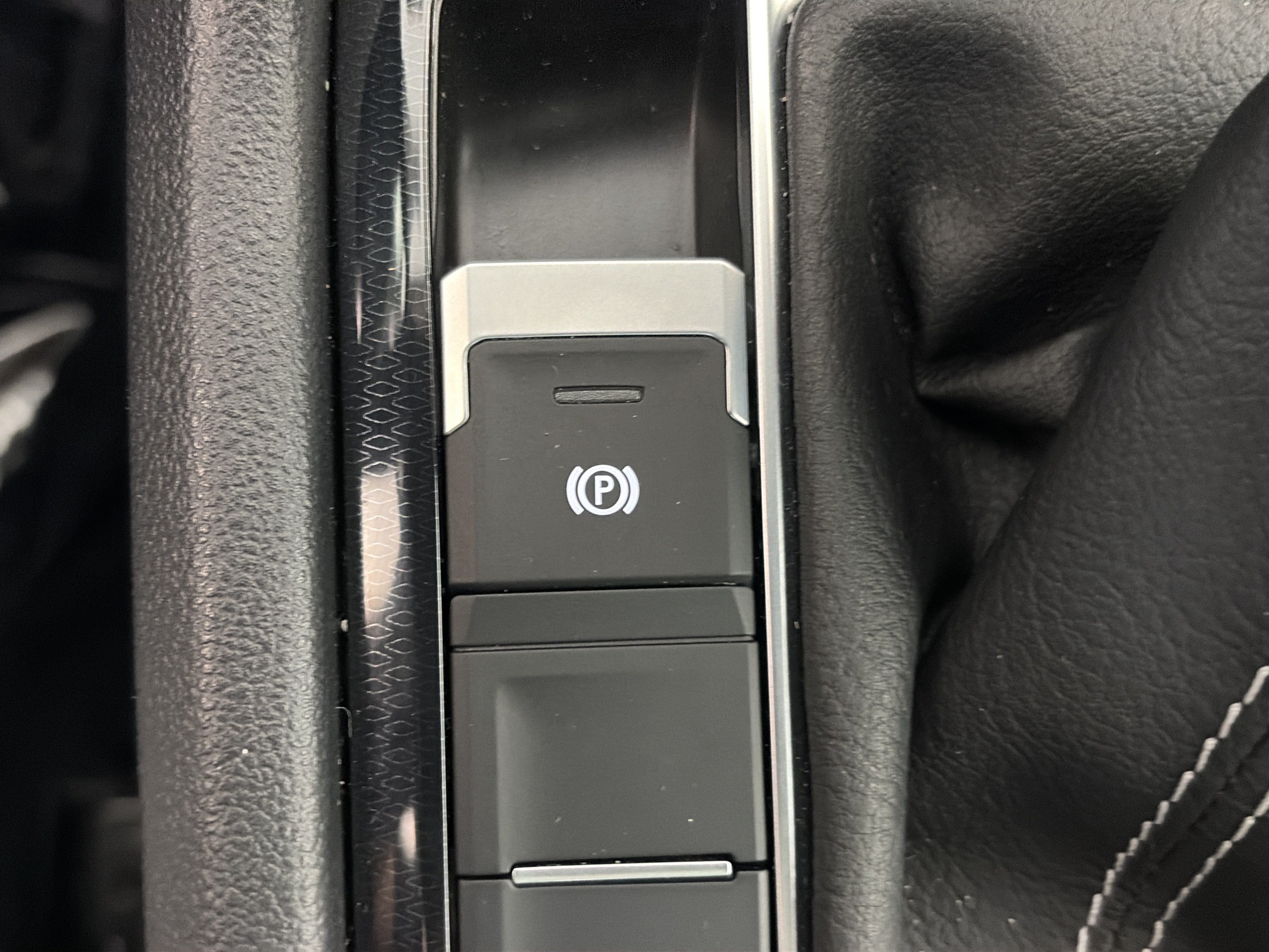Used 2026 Volkswagen Taos SE w/ Panoramic Sunroof Package AWD/4WD image 28