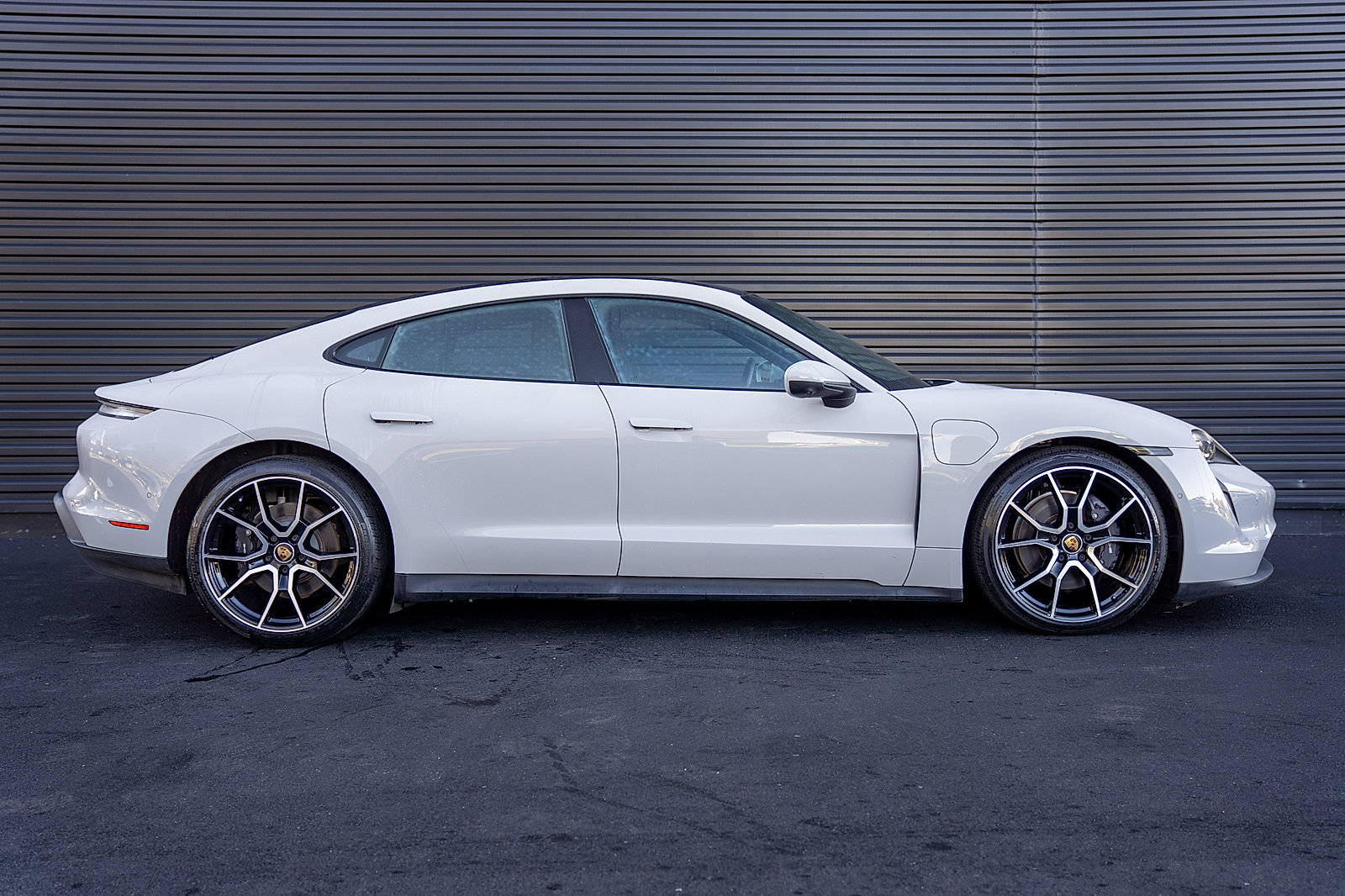 Used 2023 Porsche Taycan RWD image 28